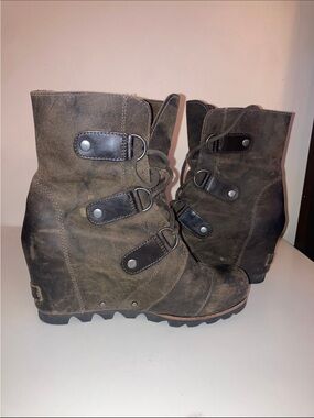 Sorel Women's Dark Brown Suede Wedge Ankle Boots 7 us